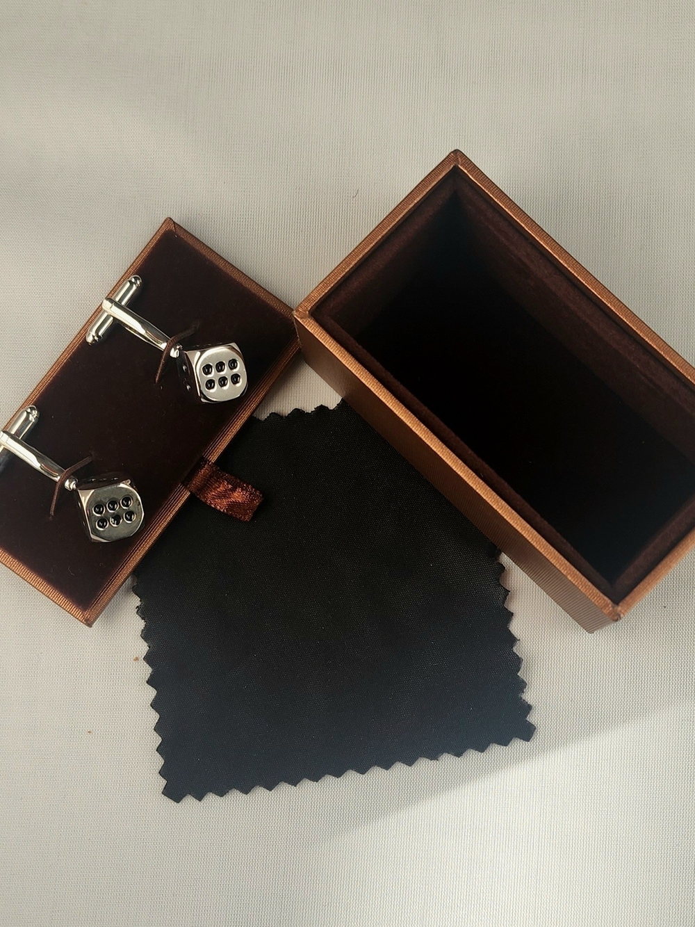 MRCUFF Silver Dice Cufflinks